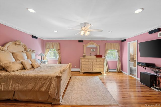 12 Mansfield Lane S, East Northport, NY 11731