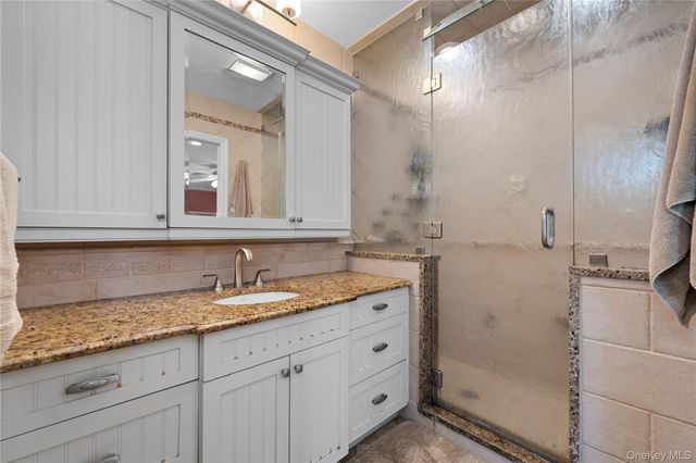 12 Mansfield Lane S, East Northport, NY 11731