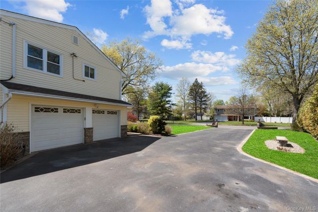 12 Mansfield Lane S, East Northport, NY 11731