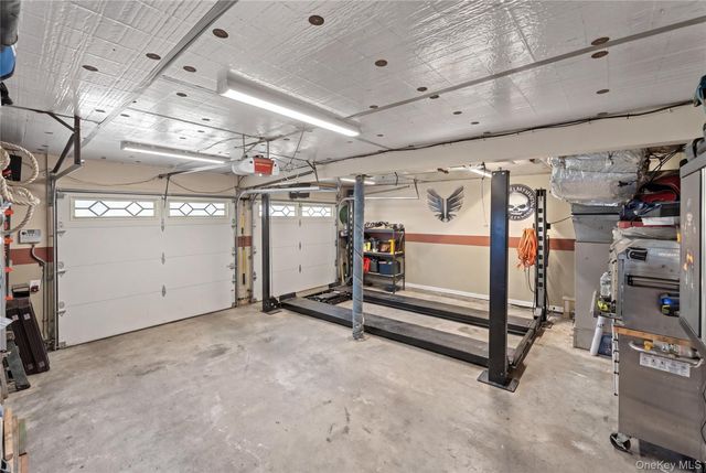 12 Mansfield Lane S, East Northport, NY 11731