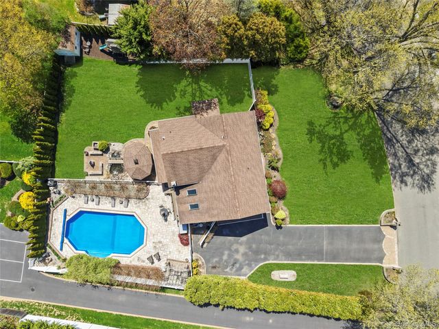 12 Mansfield Lane S, East Northport, NY 11731