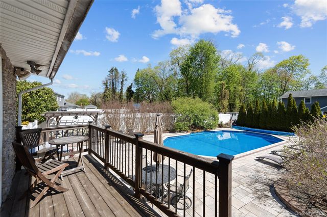 12 Mansfield Lane S, East Northport, NY 11731