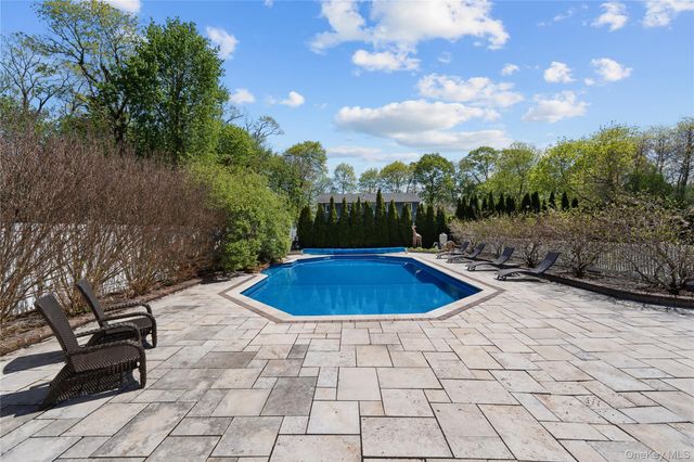 12 Mansfield Lane S, East Northport, NY 11731