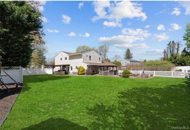 12 Mansfield Lane S, East Northport, NY 11731