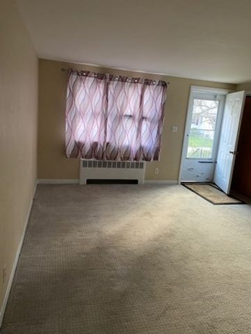 50 Neillian St 1, Bedford, MA 01730