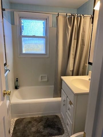 50 Neillian St 1, Bedford, MA 01730