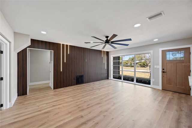 2770 WOOD STREET, Sarasota, FL 34237