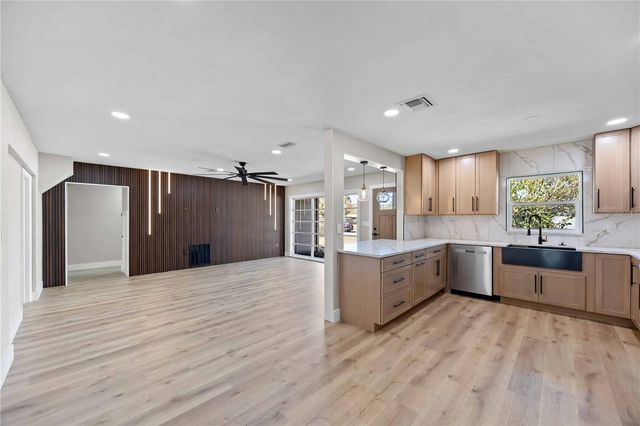 2770 WOOD STREET, Sarasota, FL 34237