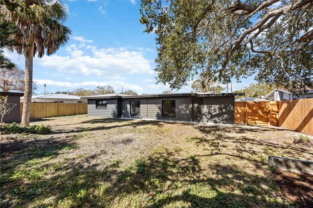 2770 WOOD STREET, Sarasota, FL 34237