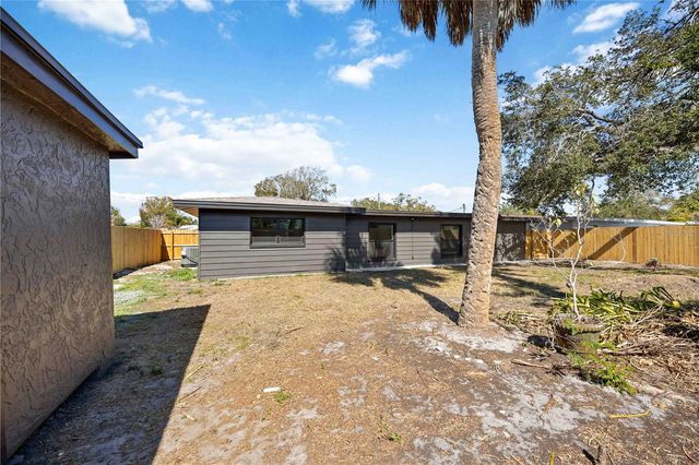 2770 WOOD STREET, Sarasota, FL 34237