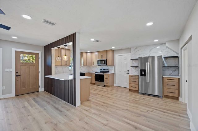 2770 WOOD STREET, Sarasota, FL 34237