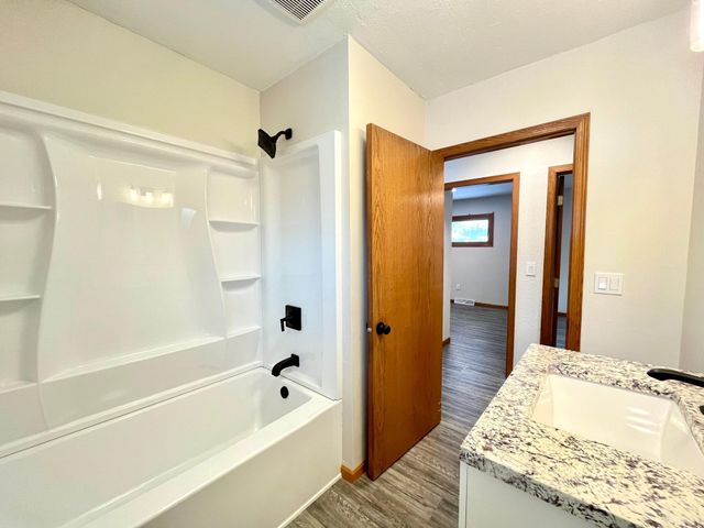 926 N Aurdal Avenue, Fergus Falls, MN 56537