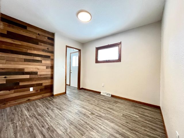 926 N Aurdal Avenue, Fergus Falls, MN 56537