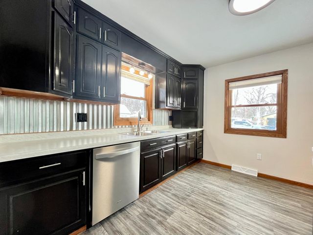 926 N Aurdal Avenue, Fergus Falls, MN 56537