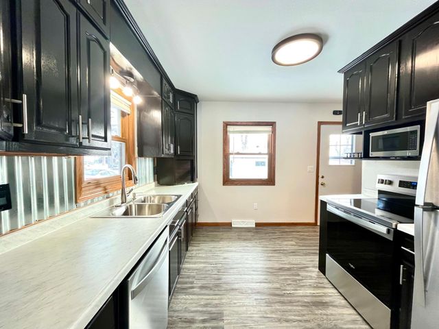 926 N Aurdal Avenue, Fergus Falls, MN 56537