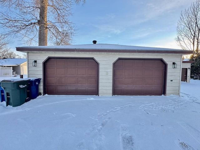 926 N Aurdal Avenue, Fergus Falls, MN 56537