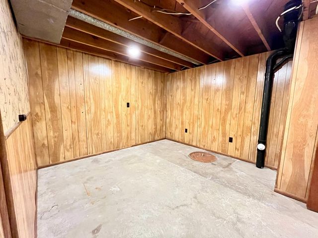 926 N Aurdal Avenue, Fergus Falls, MN 56537