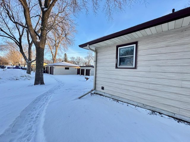 926 N Aurdal Avenue, Fergus Falls, MN 56537