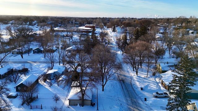 926 N Aurdal Avenue, Fergus Falls, MN 56537