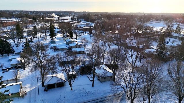 926 N Aurdal Avenue, Fergus Falls, MN 56537