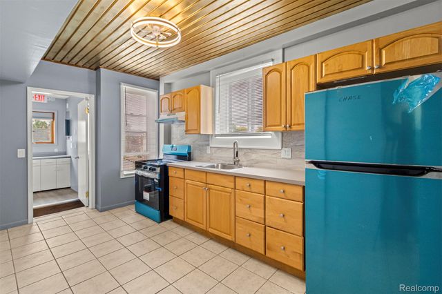 5920 Chase Road, Dearborn, MI 48126
