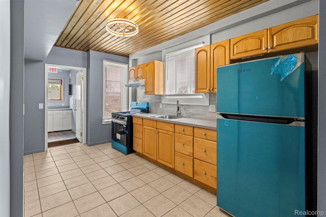 5920 Chase Road, Dearborn, MI 48126