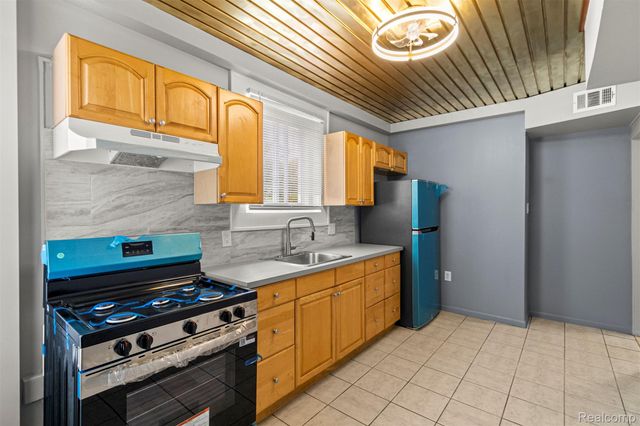 5920 Chase Road, Dearborn, MI 48126