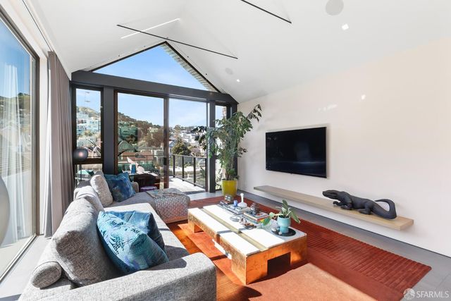 335 Diamond Street, San Francisco, CA 94114