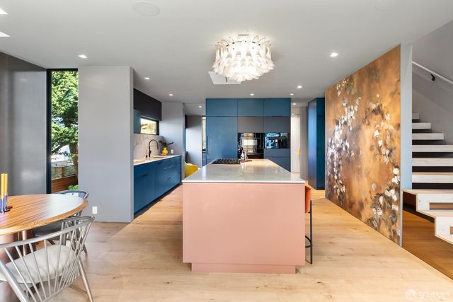 335 Diamond Street, San Francisco, CA 94114