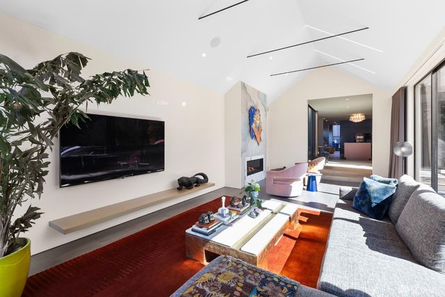 335 Diamond Street, San Francisco, CA 94114