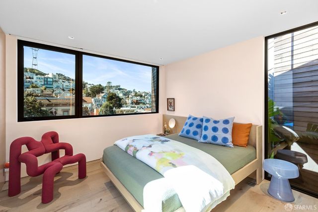 335 Diamond Street, San Francisco, CA 94114