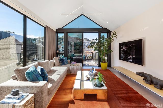 335 Diamond Street, San Francisco, CA 94114