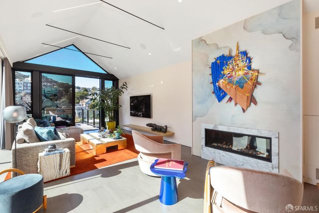 335 Diamond Street, San Francisco, CA 94114