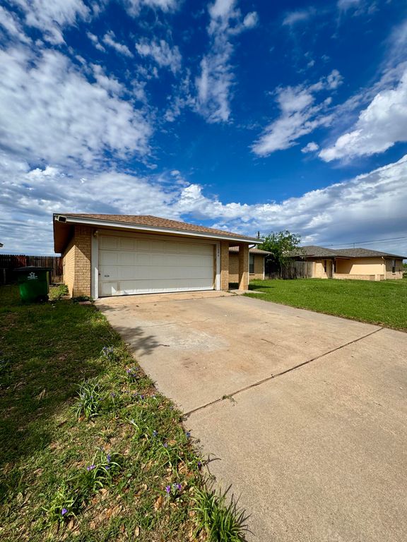 Image 3 of property listing at 1606 Kansas Avenue, San Angelo, TX 76904