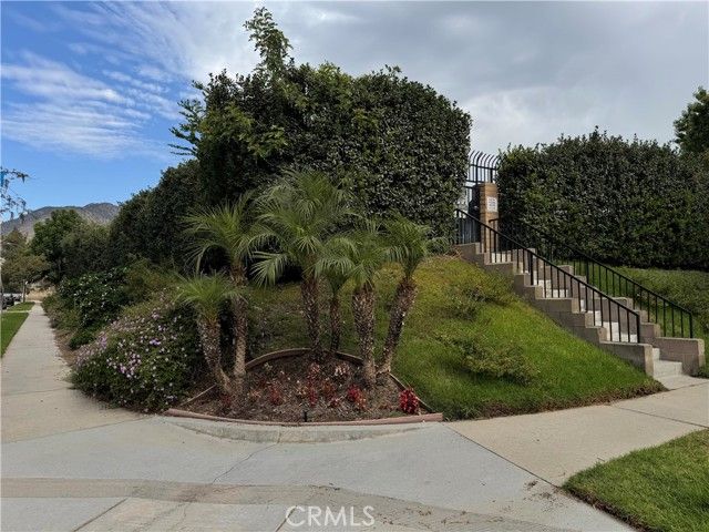 1073 W Calle De La Luna 4, Azusa, CA 91702
