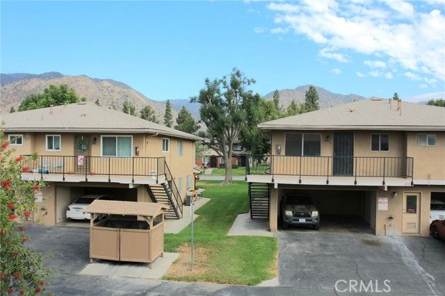 1073 W Calle De La Luna 4, Azusa, CA 91702