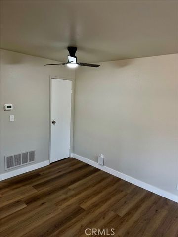 1073 W Calle De La Luna 4, Azusa, CA 91702