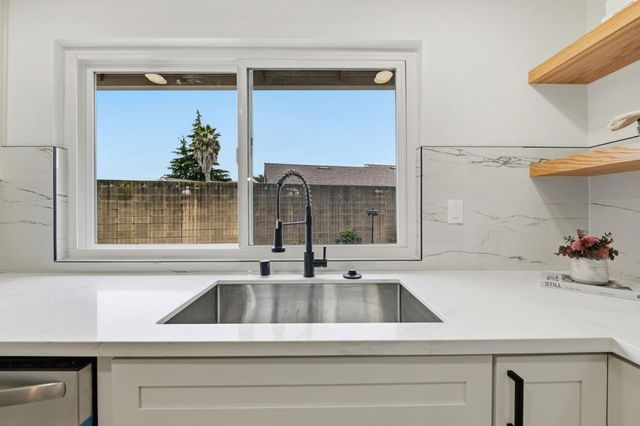 665 Hollyhock Drive, San Leandro, CA 94578