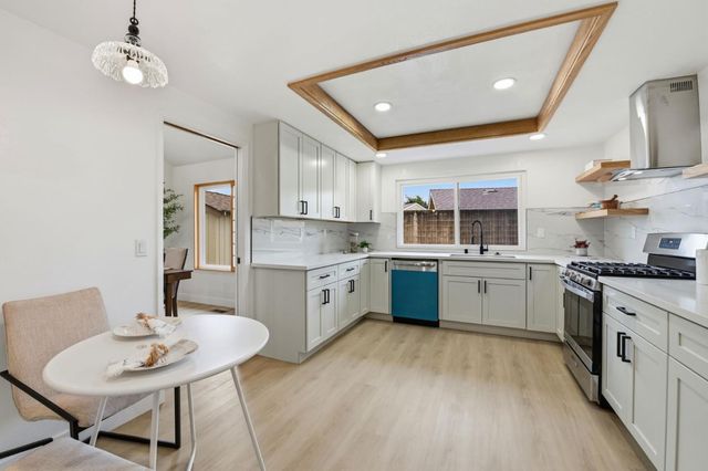 665 Hollyhock Drive, San Leandro, CA 94578