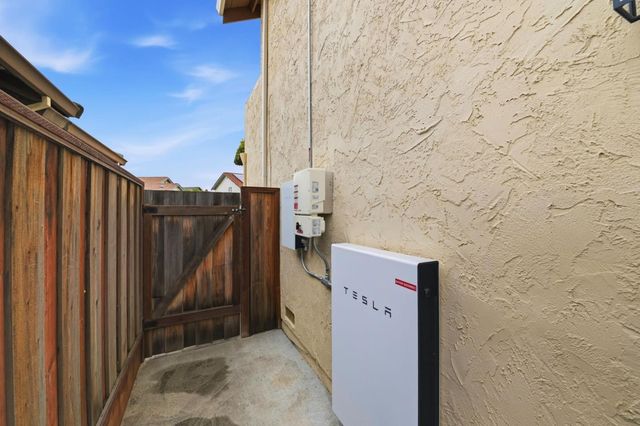 665 Hollyhock Drive, San Leandro, CA 94578