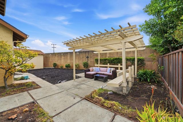 665 Hollyhock Drive, San Leandro, CA 94578