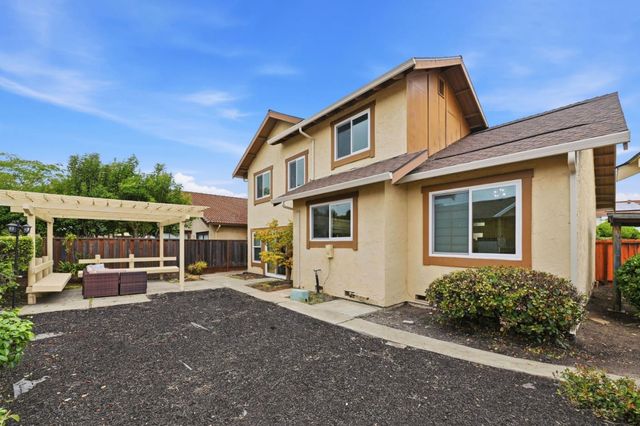 665 Hollyhock Drive, San Leandro, CA 94578