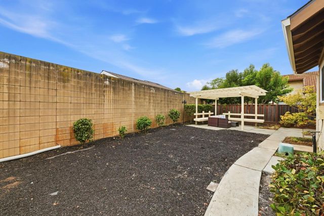 665 Hollyhock Drive, San Leandro, CA 94578