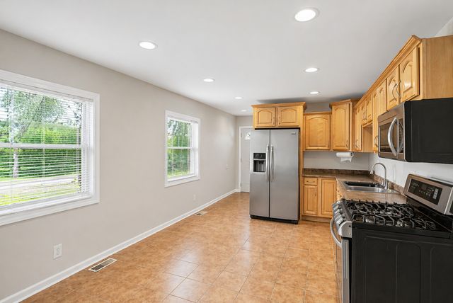 111 S Bartlett Road, Streamwood, IL 60107