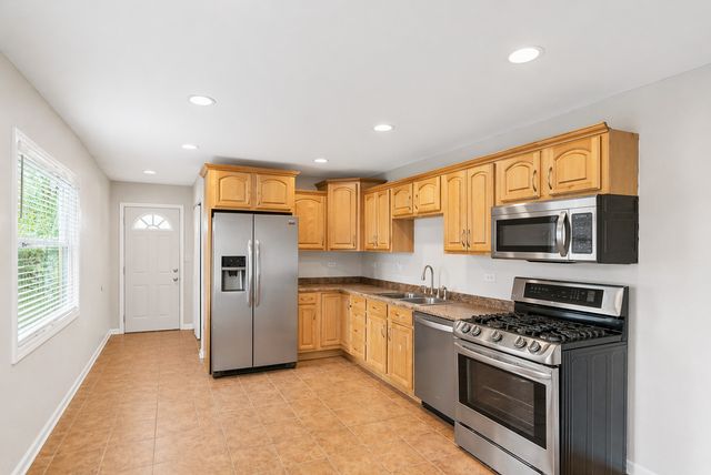 111 S Bartlett Road, Streamwood, IL 60107
