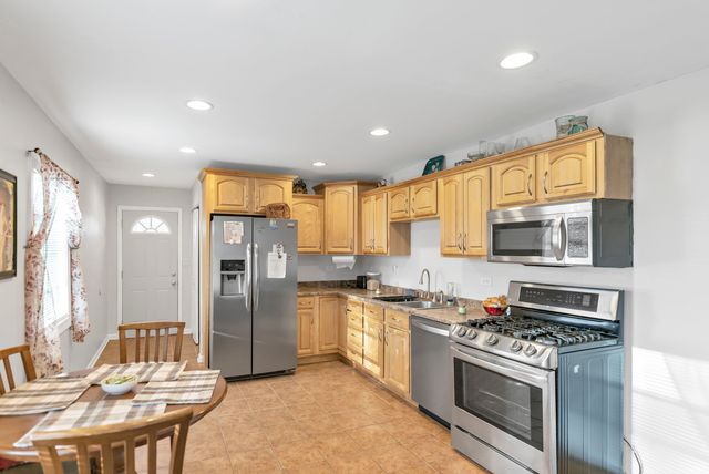 111 S Bartlett Road, Streamwood, IL 60107