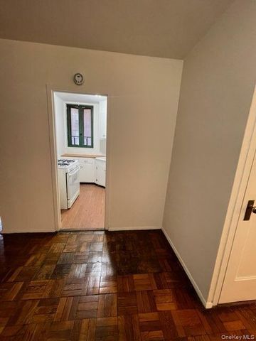 24 Metropolitan Oval TH, Bronx, NY 10462