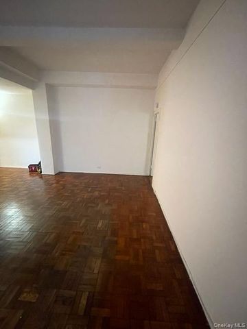 24 Metropolitan Oval TH, Bronx, NY 10462