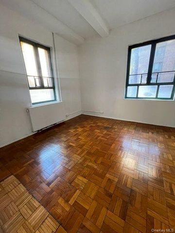 24 Metropolitan Oval TH, Bronx, NY 10462