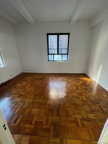 24 Metropolitan Oval TH, Bronx, NY 10462